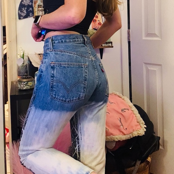 Levi’s Vintage 2004 Women’s Custom Bleached Painted 501’s Size 28​ - Picture 2 of 14